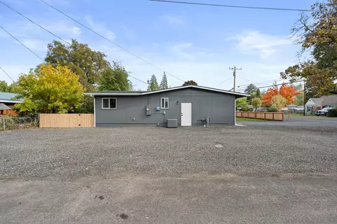 416 S Royal Ave, Eagle Point, OR 97524 photo 18