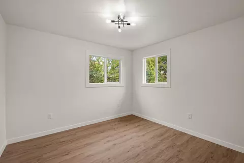 416 S Royal Ave, Eagle Point, OR 97524 photo 12