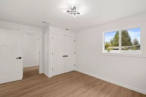 416 S Royal Ave, Eagle Point, OR 97524 photo 13