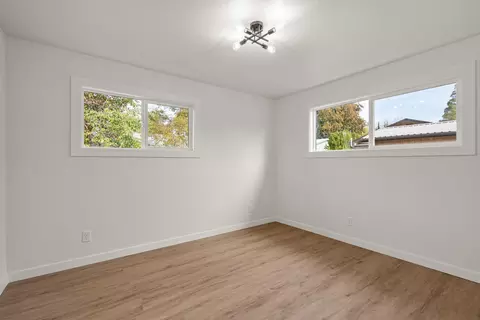 416 S Royal Ave, Eagle Point, OR 97524 photo 9