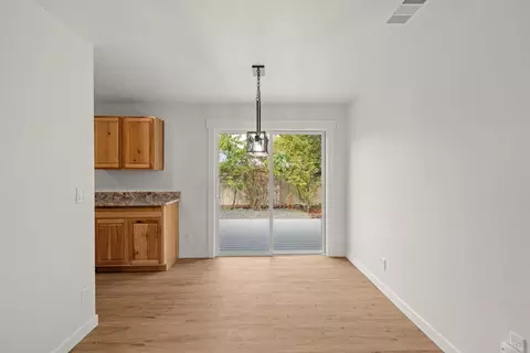416 S Royal Ave, Eagle Point, OR 97524 photo 3