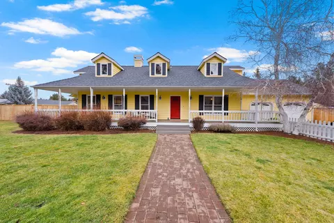 1110 E Cascade Ave, Sisters, OR 97759 photo 1