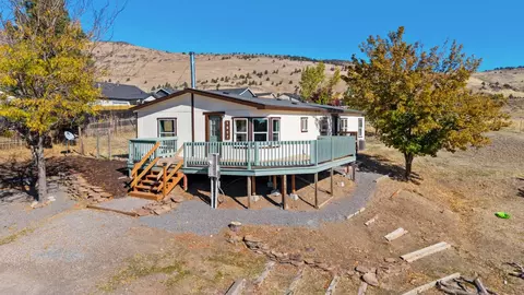 1017 Homedale Rd, Klamath Falls, OR 97603
