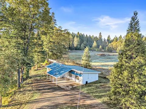 570 Garner Rd, Cave Junction, OR 97523