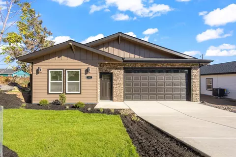 137 SE 16th St, Madras, OR 97741