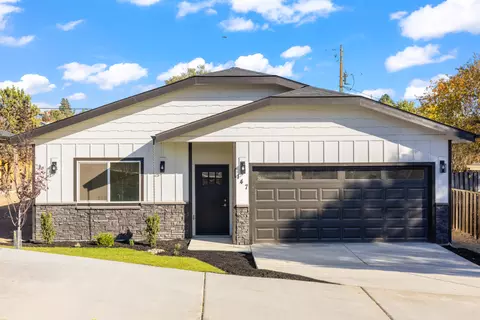 147 SE 16th St, Madras, OR 97741