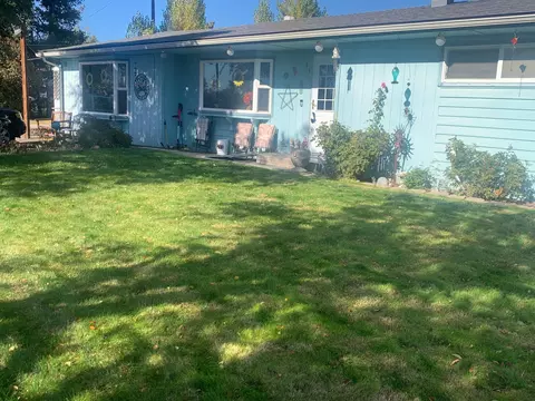 64 NE Hodges St, Madras, OR 97741