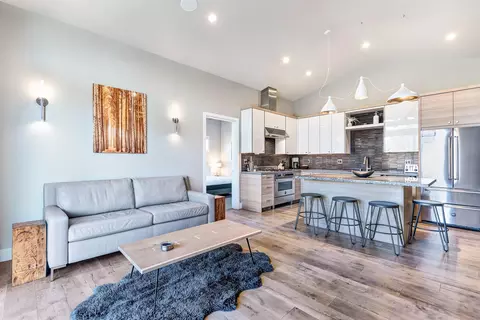 Living - 19110 Gateway Loop, Bend, OR 97702 photo 3 of 3