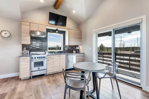 Kitchen - 19110 Gateway Loop, Bend, OR 97702 photo 5 of 6