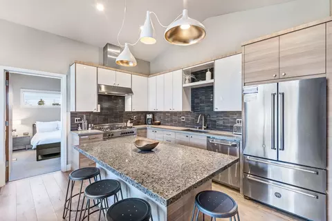 Kitchen - 19110 Gateway Loop, Bend, OR 97702 photo 2 of 6