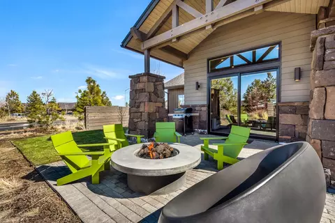 Exterior - 19110 Gateway Loop, Bend, OR 97702 photo 7 of 11