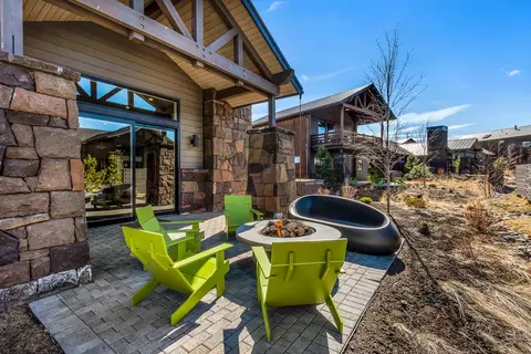 Exterior - 19110 Gateway Loop, Bend, OR 97702 photo 5 of 11