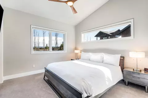 Bedroom - 19110 Gateway Loop, Bend, OR 97702 photo 4 of 8