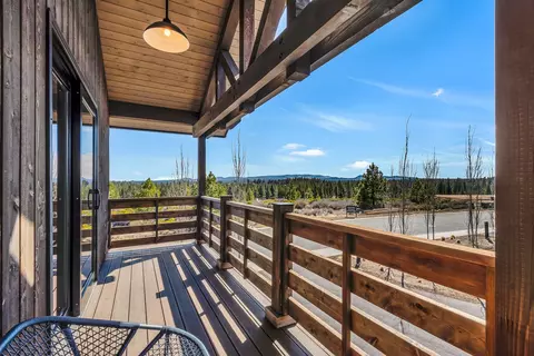 Exterior - 19110 Gateway Loop, Bend, OR 97702 photo 9 of 11