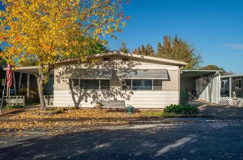 2252 Table Rock Rd #SPC 232, Medford, OR 97501