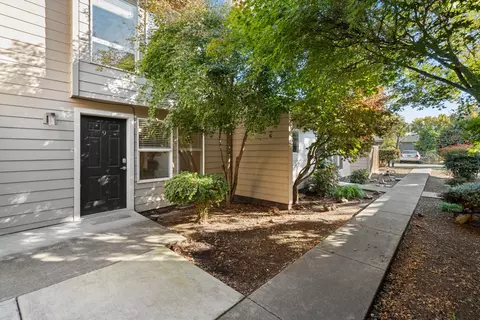 1800 Crater Lake Ave #9, Medford, OR 97504