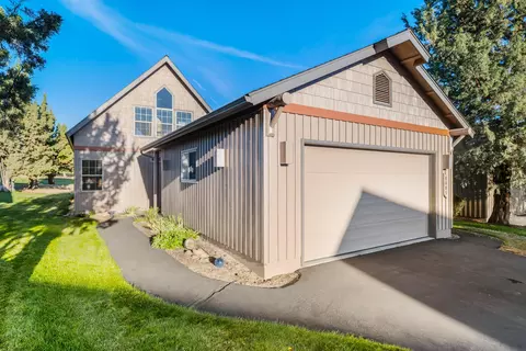 8685 Red Wing Ln, Redmond, OR 97756
