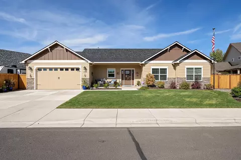 2035 Rabun Way, Central Point, OR 97502
