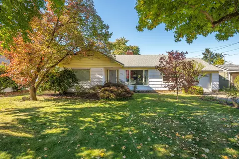 1034 SE Clarey Ave, Grants Pass, OR 97526