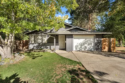 330 SW K St, Grants Pass, OR 97526