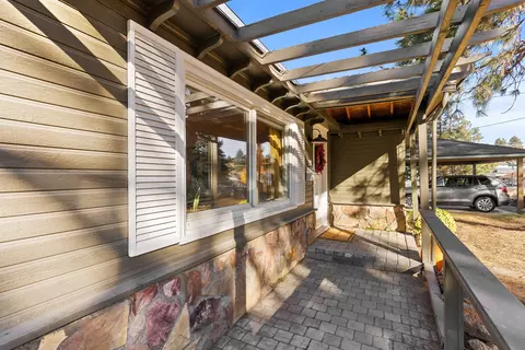 Exterior - 845 NE 8th St, Bend, OR 97701 photo 4 of 10
