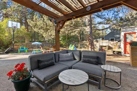 Exterior - 845 NE 8th St, Bend, OR 97701 photo 7 of 10