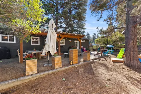 Exterior - 845 NE 8th St, Bend, OR 97701 photo 8 of 10