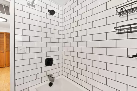 Bath - 845 NE 8th St, Bend, OR 97701 photo 2 of 4