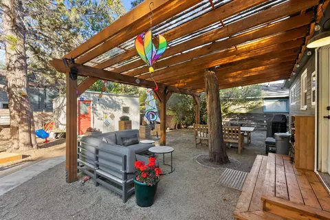 Exterior - 845 NE 8th St, Bend, OR 97701 photo 5 of 10
