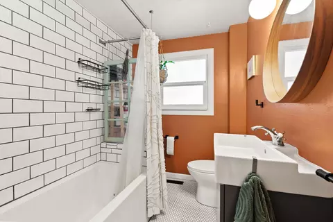 Bath - 845 NE 8th St, Bend, OR 97701 photo 1 of 4
