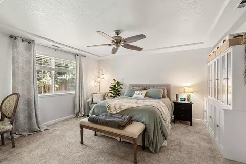 Bedroom - 1132 Hampton Dr, Central Point, OR 97502 photo 1 of 2