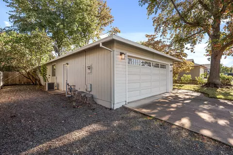 Other - 1132 Hampton Dr, Central Point, OR 97502 photo 2 of 10