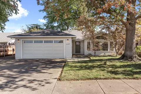 1132 Hampton Dr, Central Point, OR 97502