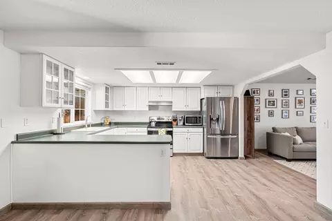 Kitchen - 1132 Hampton Dr, Central Point, OR 97502 photo 5 of 5
