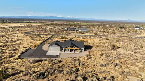 16384 SW Grandview Rd, Powell Butte, OR 97753
