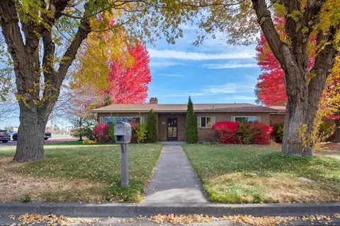 1406 SW 12th St, Redmond, OR 97756