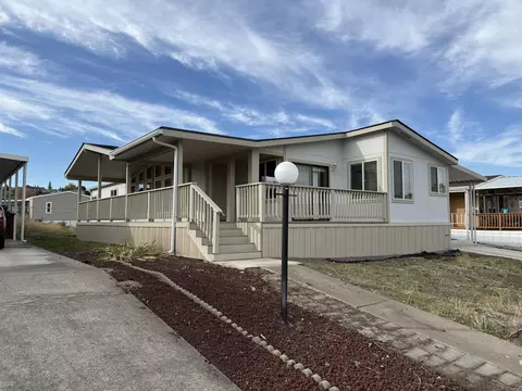 4729 S Pacific Hwy #39, Phoenix, OR 97535