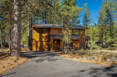 57485 Newberry Ln #4, Sunriver, OR 97707