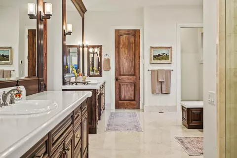 Bath - 766 Meridian Rd, Eagle Point, OR 97524 photo 1 of 4
