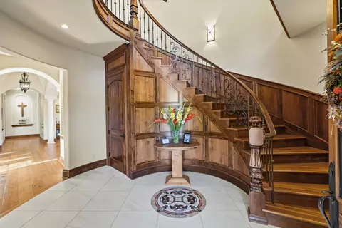 Entry Way - 766 Meridian Rd, Eagle Point, OR 97524 photo 1 of 4