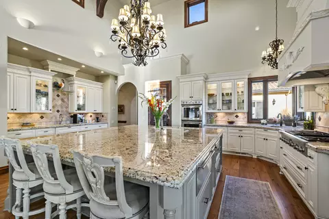 Kitchen - 766 Meridian Rd, Eagle Point, OR 97524 photo 2 of 2