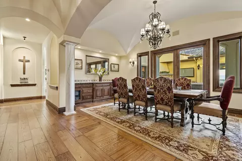 Dining - 766 Meridian Rd, Eagle Point, OR 97524 photo 1 of 2