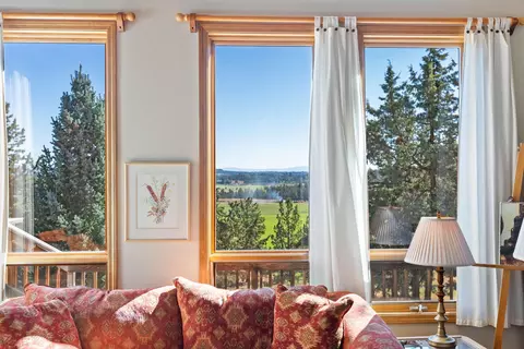 Living - 66001 Waldron Trl, Bend, OR 97703 photo 4 of 8