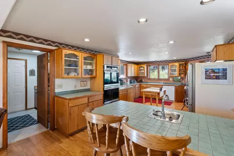 Kitchen - 66001 Waldron Trl, Bend, OR 97703 photo 3 of 4
