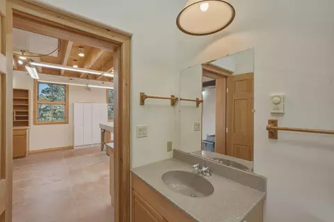 Bath - 66001 Waldron Trl, Bend, OR 97703 photo 3 of 3