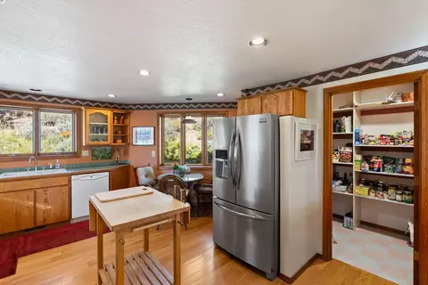 Kitchen - 66001 Waldron Trl, Bend, OR 97703 photo 2 of 4