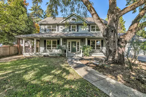245 Jackson Creek Dr, Jacksonville, OR 97530