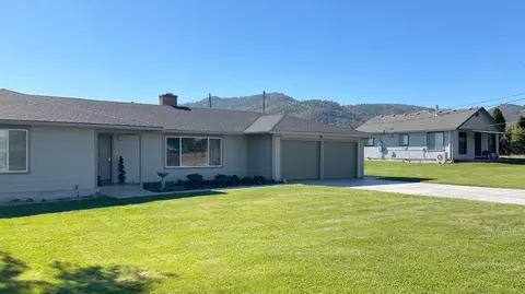 Exterior - 3373 Scenic Ave, Central Point, OR 97502 photo 16 of 25
