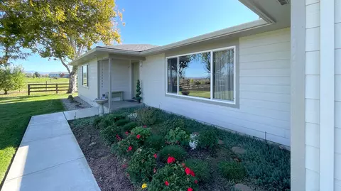Exterior - 3373 Scenic Ave, Central Point, OR 97502 photo 1 of 25