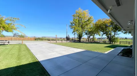 Exterior - 3373 Scenic Ave, Central Point, OR 97502 photo 12 of 25